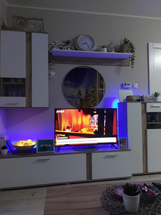 # Espresso 2 Apartman Sa Garazom Sremska Mitrovica Exterior photo