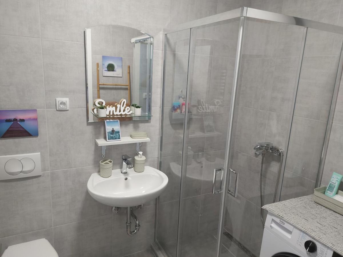 # Espresso 2 Apartman Sa Garazom Sremska Mitrovica Exterior photo